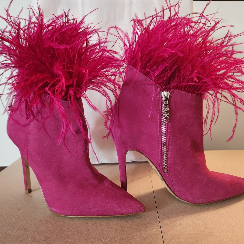 Michael KORS Whitby - NWOB Pink Feathered Ankle Boots